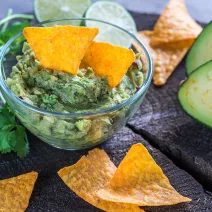 Recept za guacamole s klorela in moringo