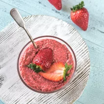 Jagodni chia puding s šipkom