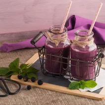 Smoothie iz gozdnih sadežev in aronije