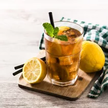 Energijska ledeno limonada iz yerba mate