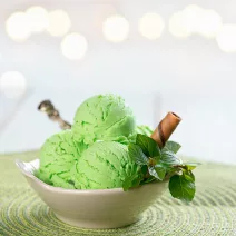 Veganski sladoled iz pšenične trave in ananasa
