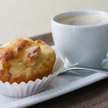 Poletni muffini s suhim mangom