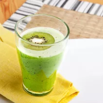 Tropski smoothie s klorelo