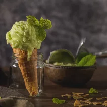 Matcha čajev sladoled z avokadom