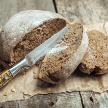 Brezglutenski domači kruh z baobabom in psiliumovo lupino