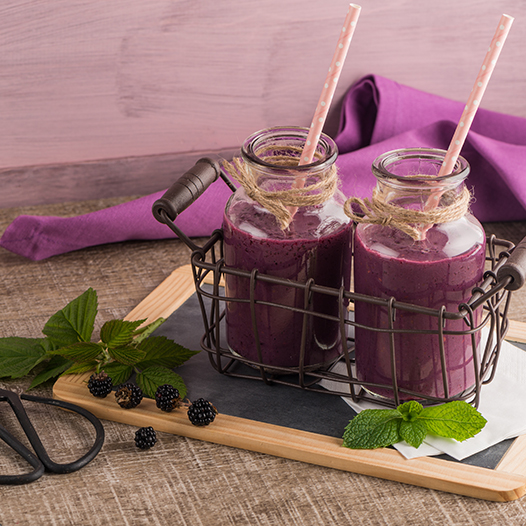 Smoothie z gozdnimi sadeži in aronijo